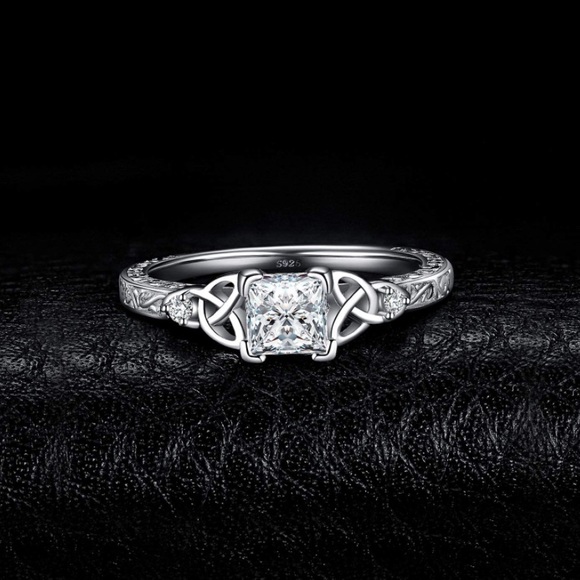10k Love Trinity Celtic Knots Engagement Ring - Picture 10 of 12